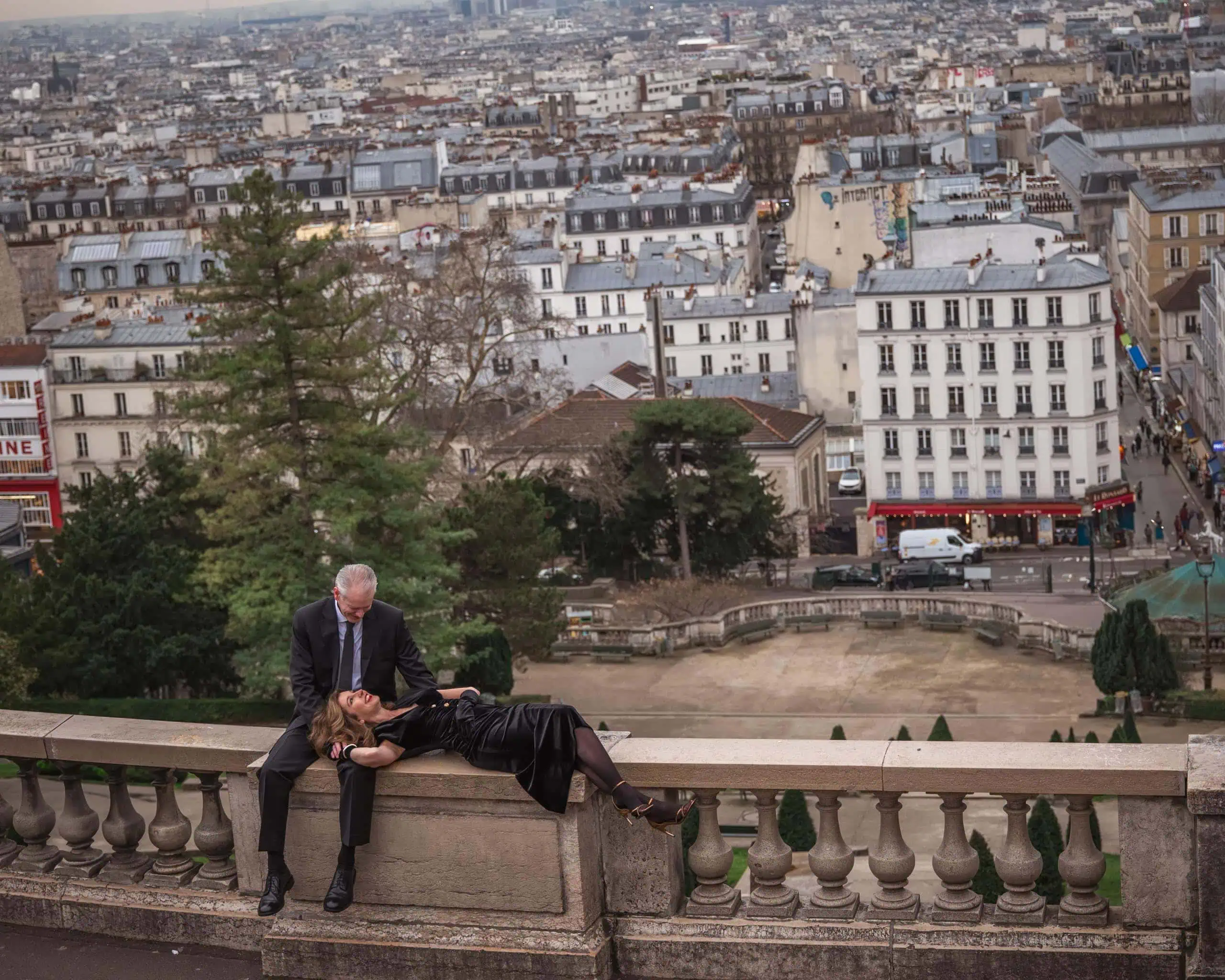 Winter Couples Photoshoot in Montmartre