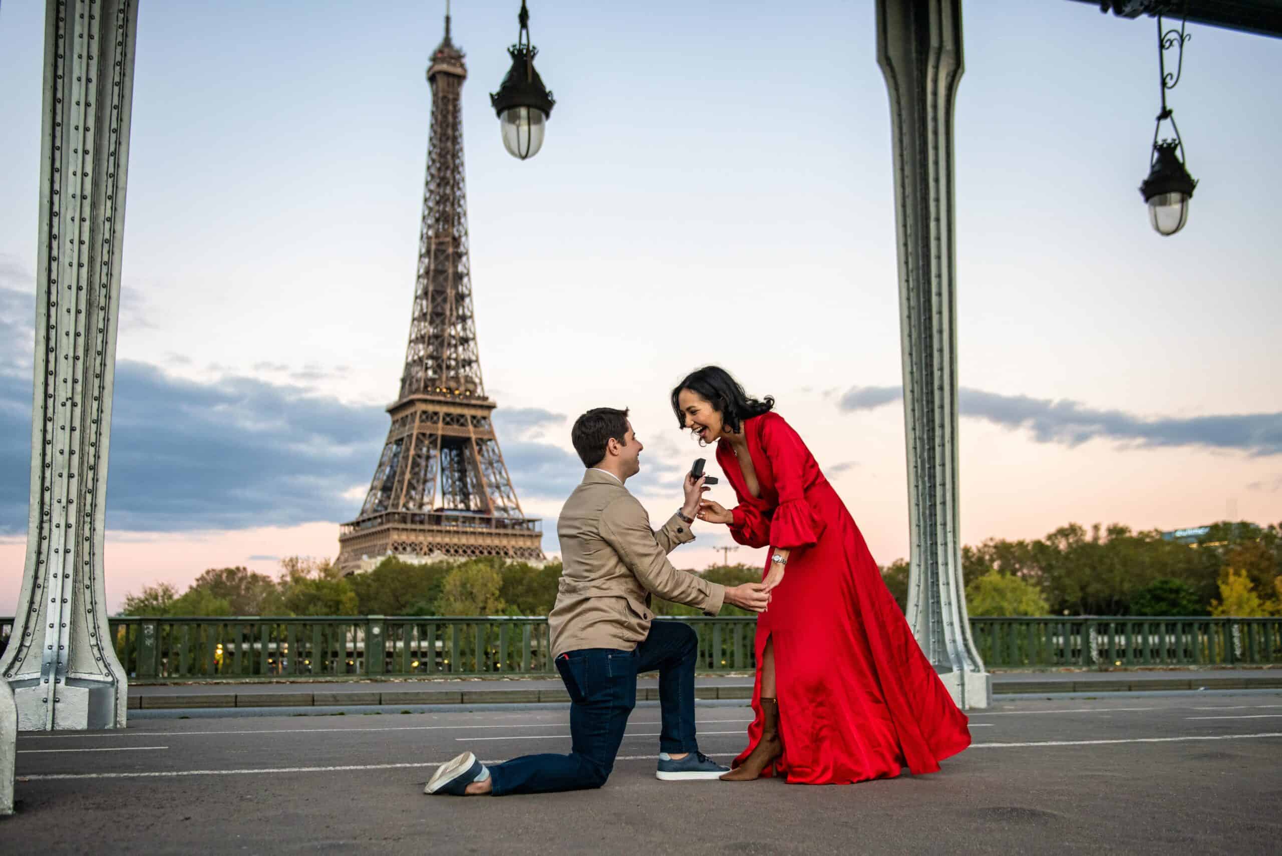 Surprise proposal on Pont de Bir-Hakeim bridge with Eiffel Tower