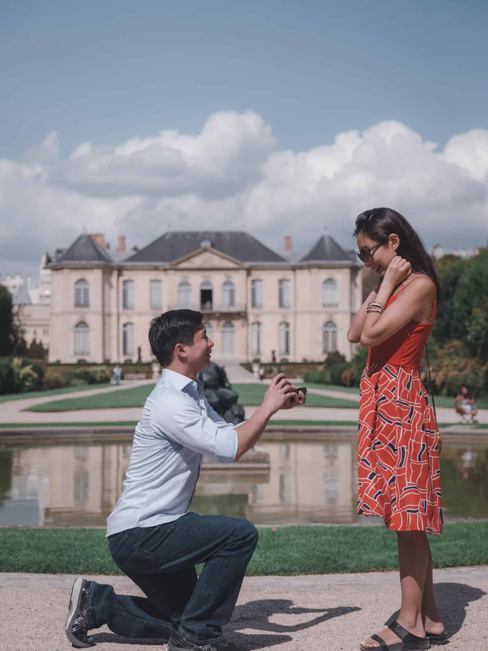 Surprise proposal at the Rodin Museum garden, Paris