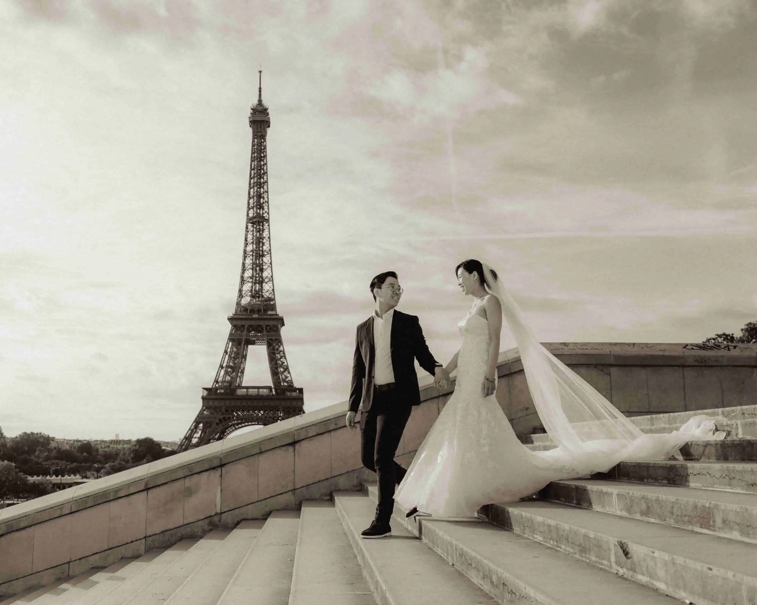 Wedding couple trocadero stairs sepia Eiffel Tower veil Paris scaled - Paris by Finzi